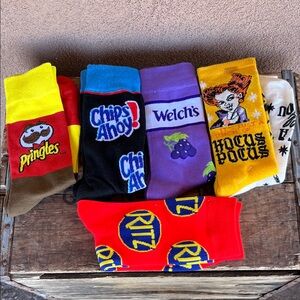 6 pairs of Socks new never worn different logos